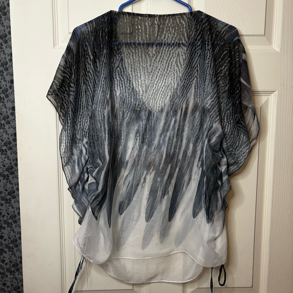 Umgee Gray Feather Patterned Blouse - image 5